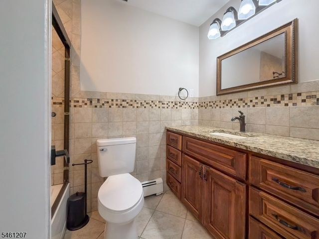 8 Woodland Dr, Washington Twp., NJ 07853