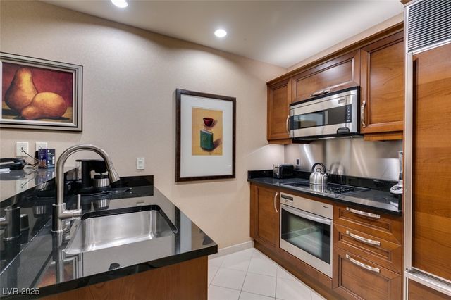 145 HARMON Avenue 1521, Las Vegas, NV 89109