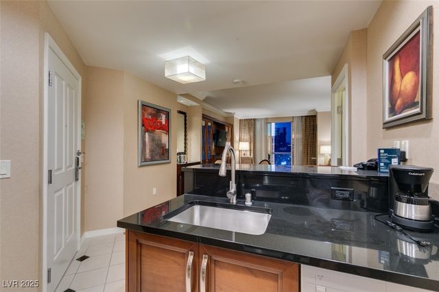 145 HARMON Avenue 1521, Las Vegas, NV 89109