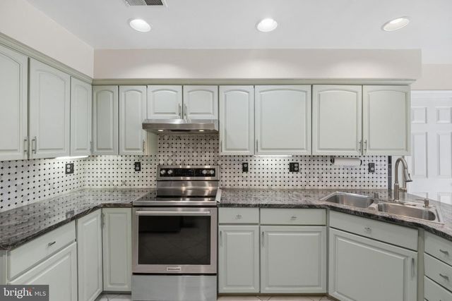 7426 OAKCREST LN, Clarksville, MD 21029
