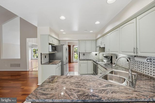 7426 OAKCREST LN, Clarksville, MD 21029