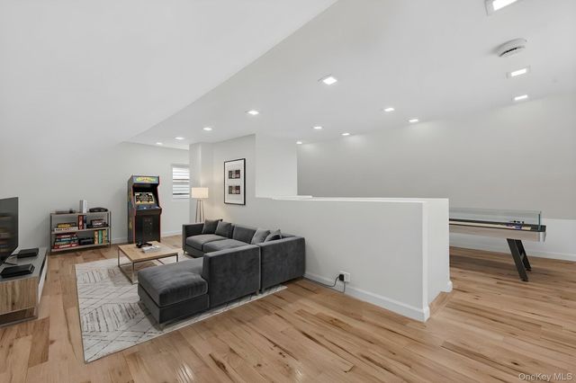 19450 Murdock Avenue, Saint Albans, NY 11412