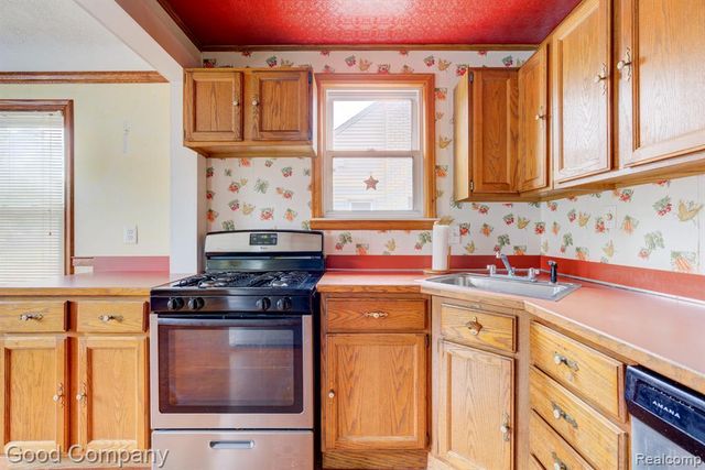 1355 Harvard Road, Berkley, MI 48072