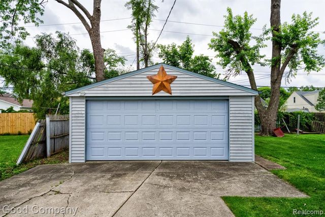 1355 Harvard Road, Berkley, MI 48072