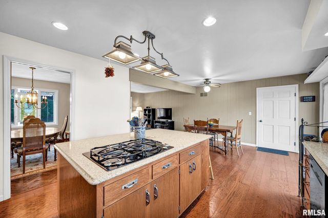 1230 N OLDE FARM Road, East Peoria, IL 61611