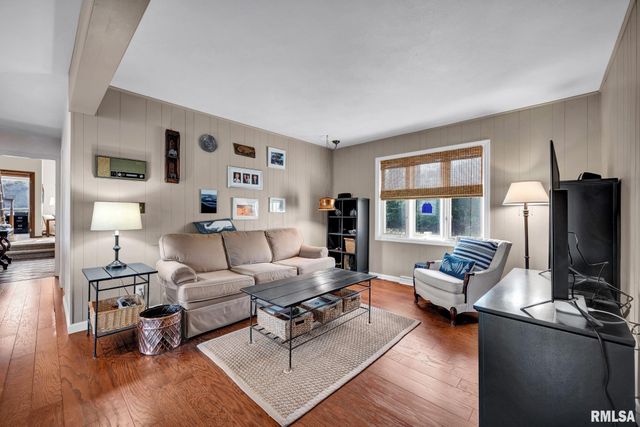 1230 N OLDE FARM Road, East Peoria, IL 61611