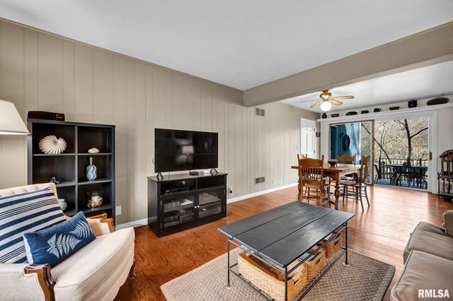 1230 N OLDE FARM Road, East Peoria, IL 61611