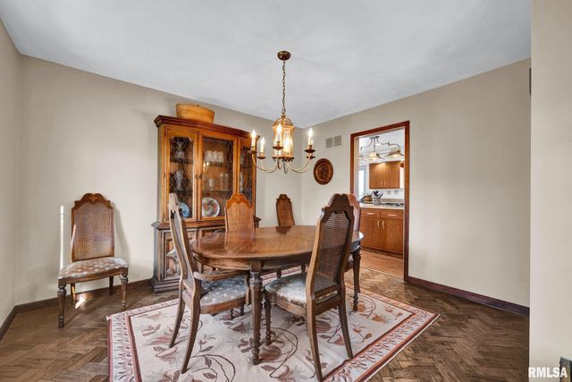 1230 N OLDE FARM Road, East Peoria, IL 61611