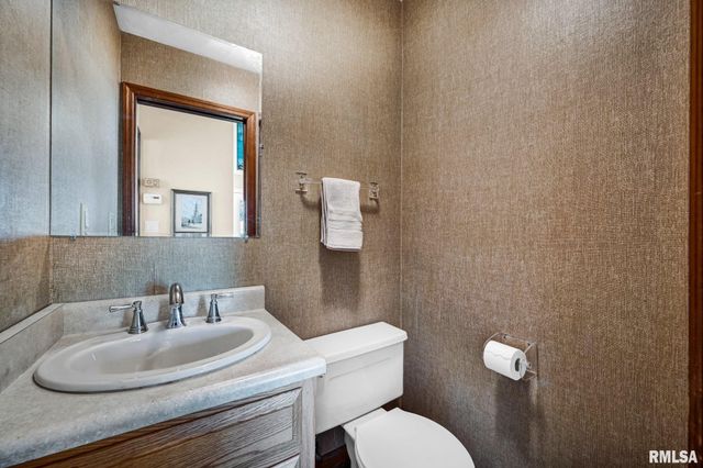 1230 N OLDE FARM Road, East Peoria, IL 61611