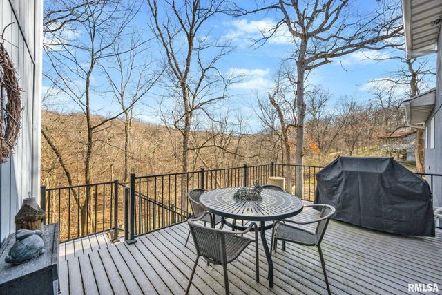 1230 N OLDE FARM Road, East Peoria, IL 61611