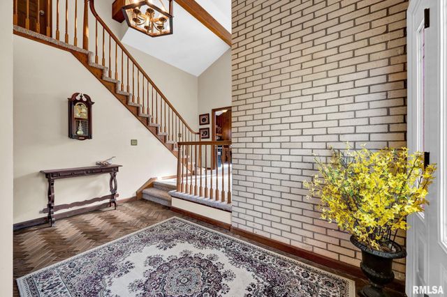 1230 N OLDE FARM Road, East Peoria, IL 61611