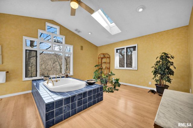 1230 N OLDE FARM Road, East Peoria, IL 61611