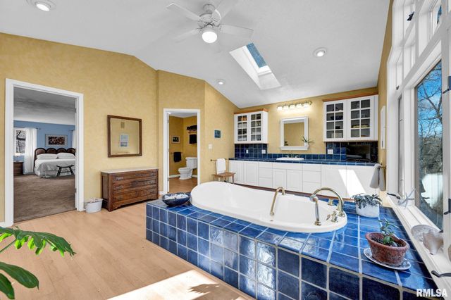 1230 N OLDE FARM Road, East Peoria, IL 61611