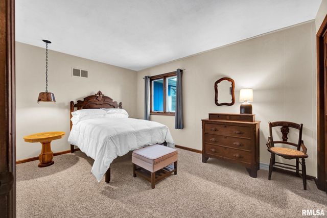 1230 N OLDE FARM Road, East Peoria, IL 61611