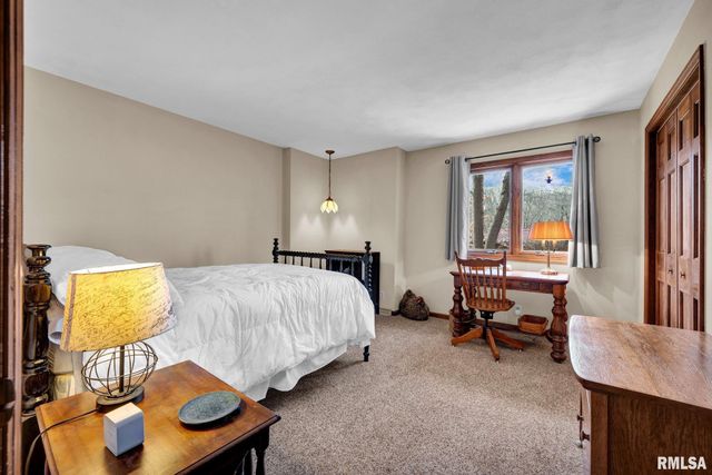 1230 N OLDE FARM Road, East Peoria, IL 61611