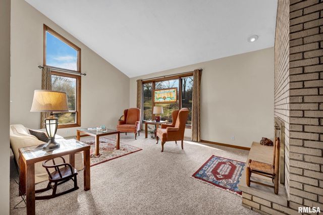 1230 N OLDE FARM Road, East Peoria, IL 61611