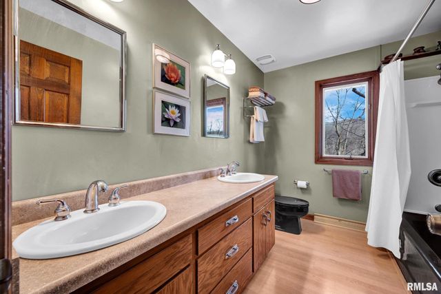 1230 N OLDE FARM Road, East Peoria, IL 61611