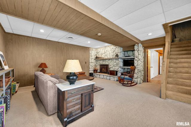 1230 N OLDE FARM Road, East Peoria, IL 61611