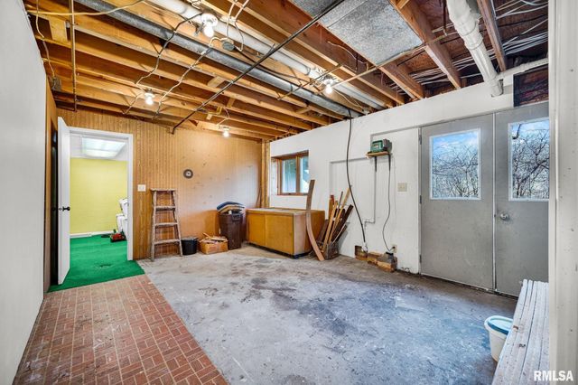 1230 N OLDE FARM Road, East Peoria, IL 61611