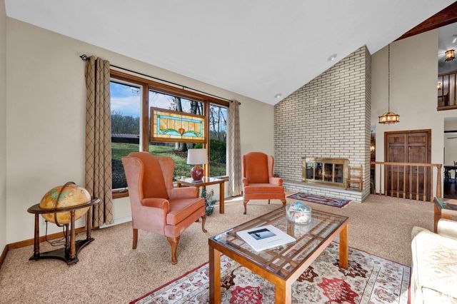 1230 N OLDE FARM Road, East Peoria, IL 61611