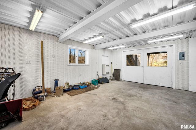 1230 N OLDE FARM Road, East Peoria, IL 61611