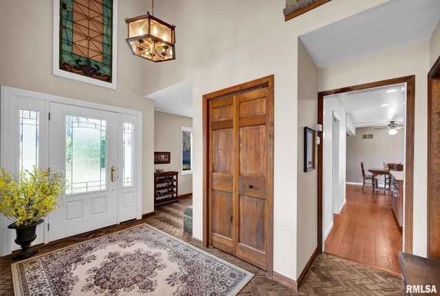 1230 N OLDE FARM Road, East Peoria, IL 61611