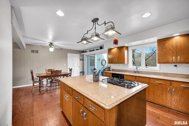 1230 N OLDE FARM Road, East Peoria, IL 61611