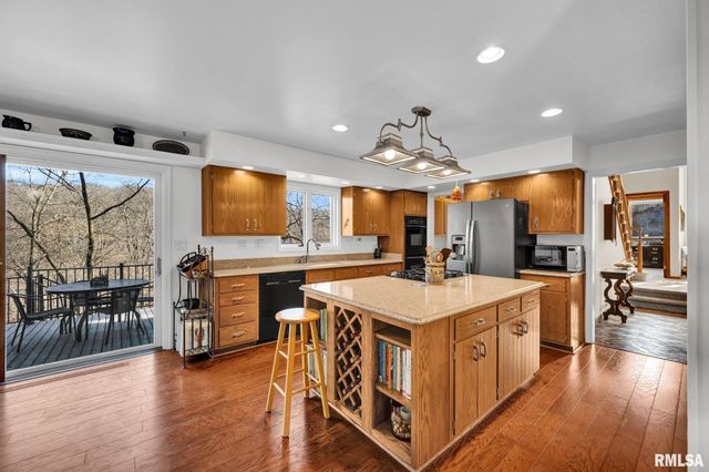 1230 N OLDE FARM Road, East Peoria, IL 61611