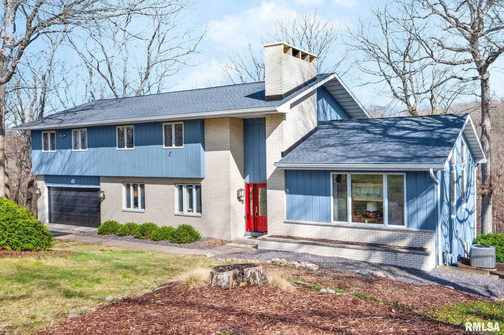 1230 N OLDE FARM Road, East Peoria, IL 61611