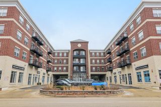 10 N Lake Street 307, Grayslake, IL 60030