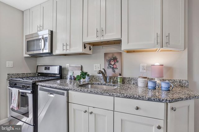 241 LYNHAVEN DR, Alexandria, VA 22305