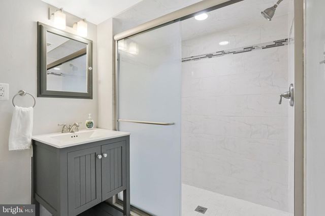 241 LYNHAVEN DR, Alexandria, VA 22305
