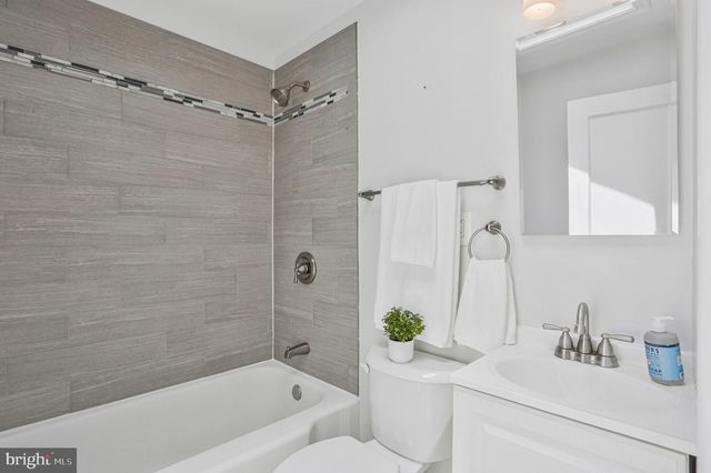241 LYNHAVEN DR, Alexandria, VA 22305
