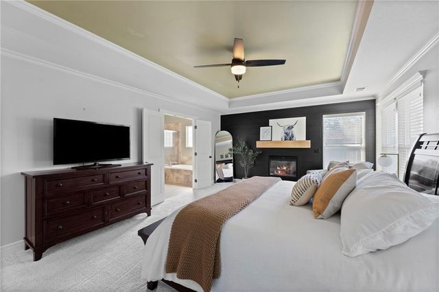 17736 S Roundtree Drive, Olathe, KS 66062