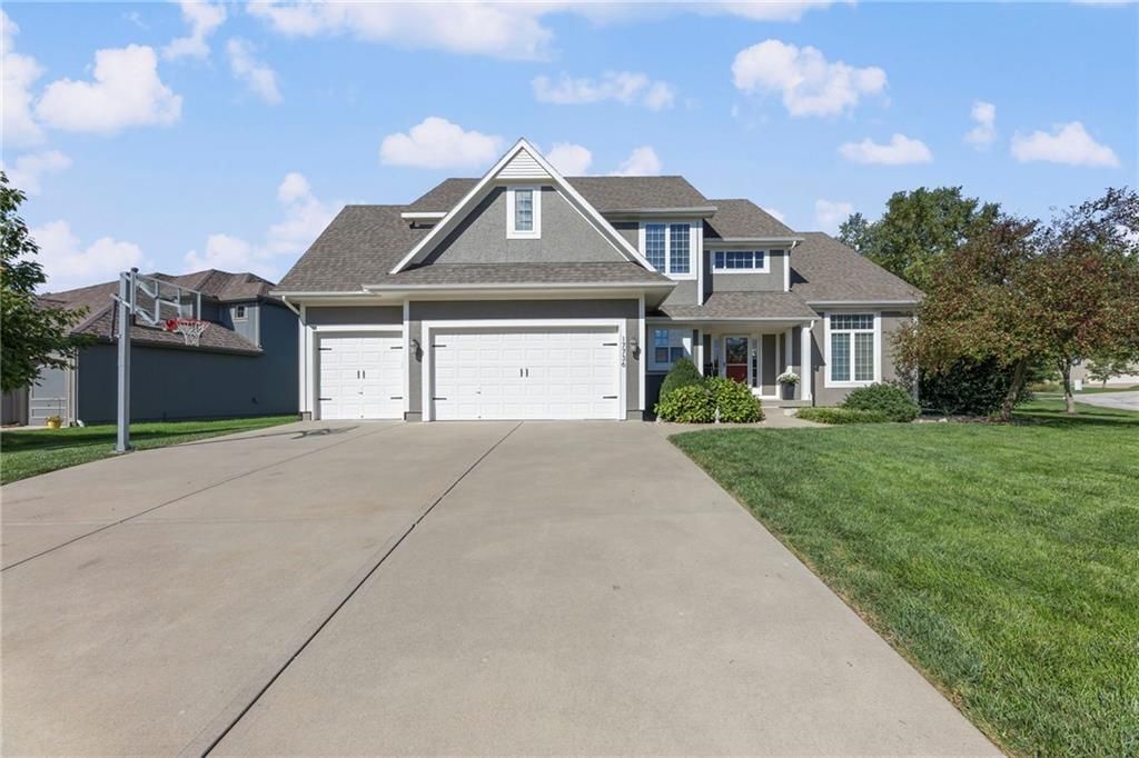 17736 S Roundtree Drive, Olathe, KS 66062