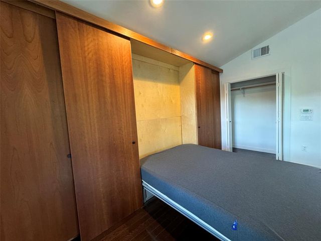 1208 E 2nd ST B, Austin, TX 78702