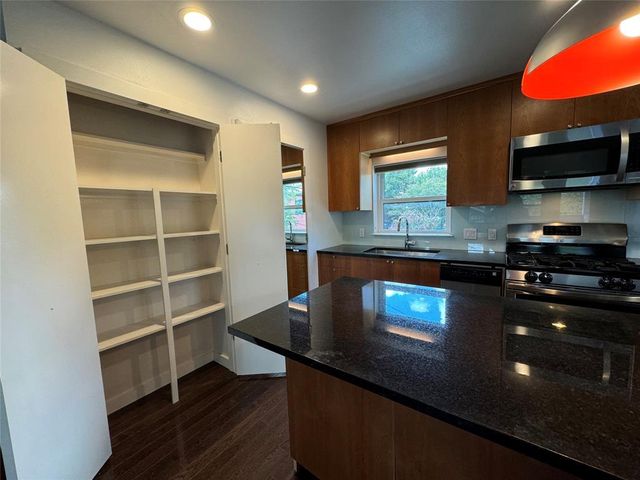 1208 E 2nd ST B, Austin, TX 78702