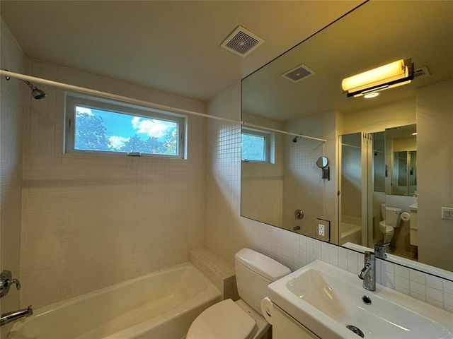 1208 E 2nd ST B, Austin, TX 78702