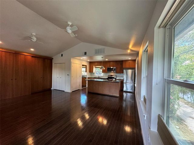 1208 E 2nd ST B, Austin, TX 78702