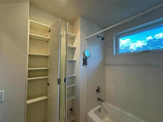 1208 E 2nd ST B, Austin, TX 78702