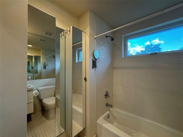 1208 E 2nd ST B, Austin, TX 78702