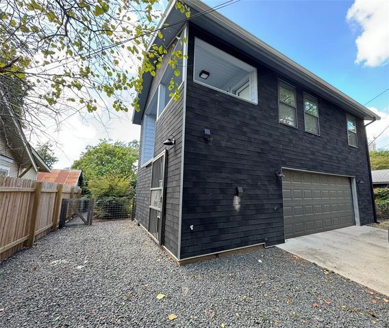 1208 E 2nd ST B, Austin, TX 78702