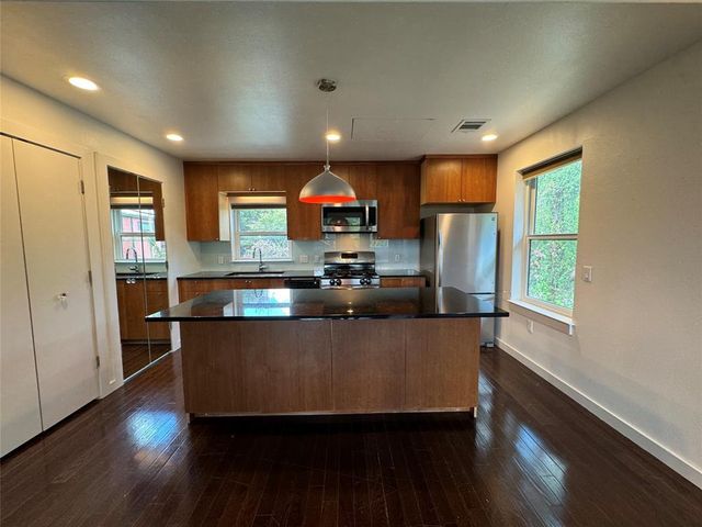 1208 E 2nd ST B, Austin, TX 78702