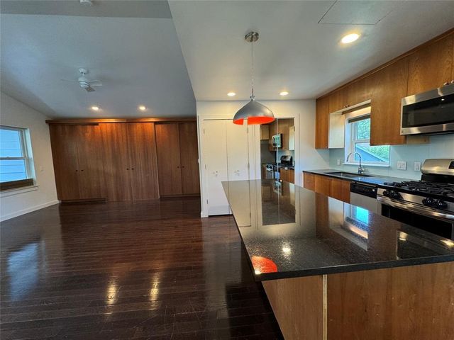 1208 E 2nd ST B, Austin, TX 78702