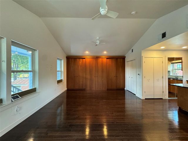 1208 E 2nd ST B, Austin, TX 78702