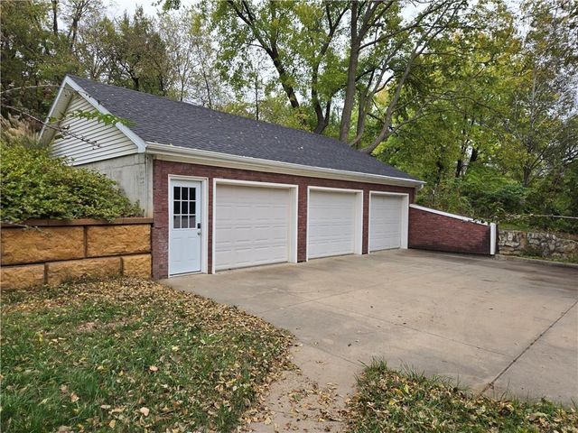 1101 Myrtle Avenue, St Joseph, MO 64505