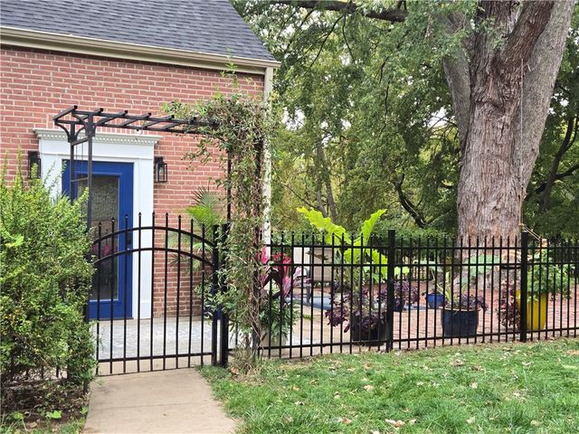 1101 Myrtle Avenue, St Joseph, MO 64505