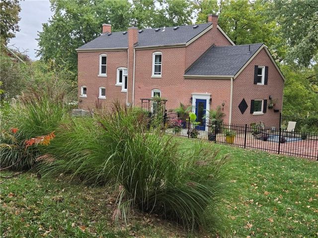 1101 Myrtle Avenue, St Joseph, MO 64505