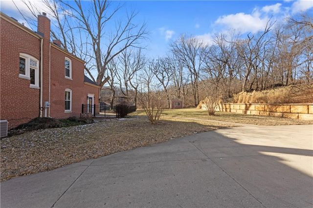 1101 Myrtle Avenue, St Joseph, MO 64505