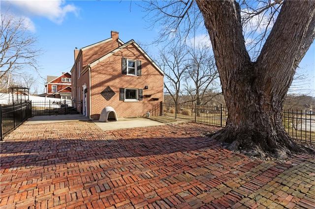 1101 Myrtle Avenue, St Joseph, MO 64505